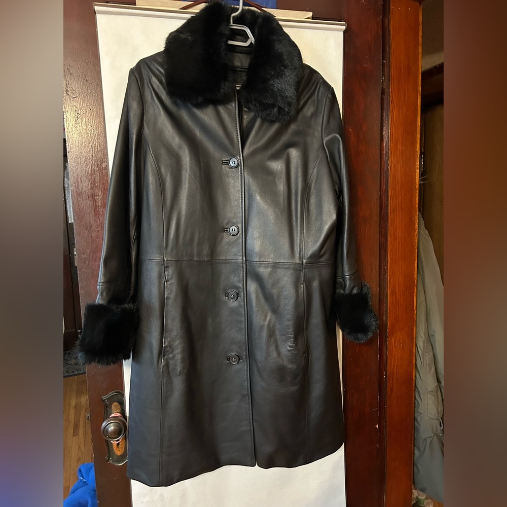 Danier Black Leather Trench Coat with Fur Collar & Cuffs, Woman’s Large